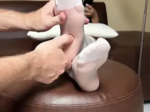 尼龙丝袜女主人足部按摩调教
